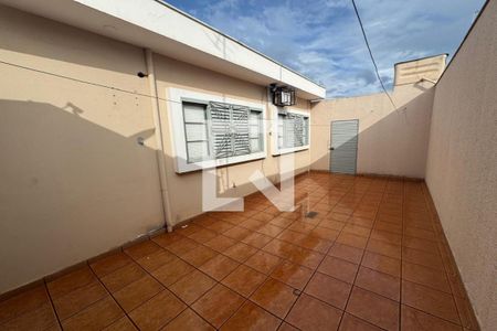 Casa para alugar com 250m², 3 quartos e 3 vagas Casa para alugar com 250m², 3 quartos e 3 vagasQuintal