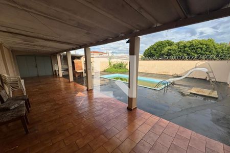 Casa para alugar com 250m², 3 quartos e 3 vagas Casa para alugar com 250m², 3 quartos e 3 vagasQuintal