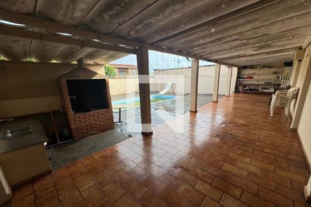 Casa para alugar com 250m², 3 quartos e 3 vagas Casa para alugar com 250m², 3 quartos e 3 vagasQuintal