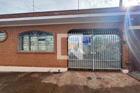 Casa para alugar com 250m², 3 quartos e 3 vagas Casa para alugar com 250m², 3 quartos e 3 vagasFachada