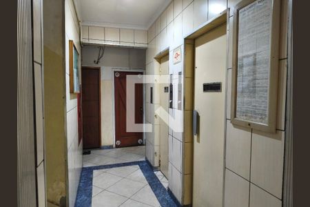 Studio à venda com 28m², 1 quarto e sem vagaElevadores