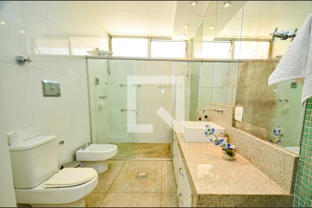 Apartamento à venda com 540m², 6 quartos e 6 vagasBanheiro social