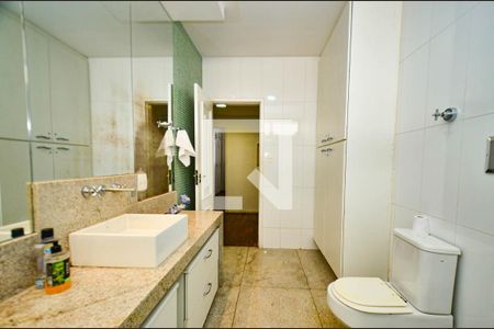 Apartamento à venda com 540m², 6 quartos e 6 vagasBanheiro social