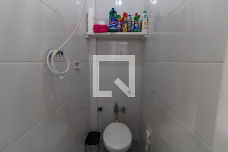 Banheiro de serviço de apartamento para alugar com 2 quartos, 80m² em Icaraí, Niterói