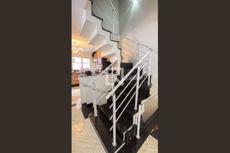 Casa à venda com 147m², 2 quartos e 3 vagasEscada