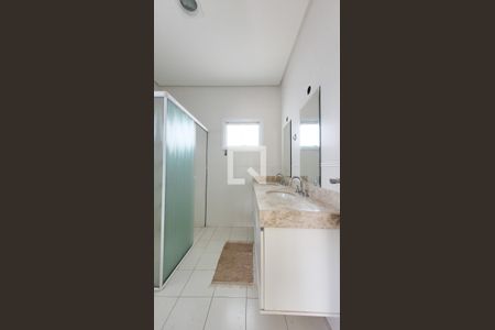 Casa de condomínio à venda com 200m², 5 quartos e 4 vagasBanheiro da Suíte 2