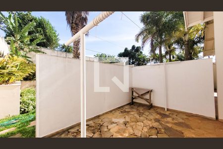 Casa de condomínio à venda com 200m², 5 quartos e 4 vagasÁrea externa