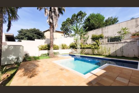 Casa de condomínio à venda com 200m², 5 quartos e 4 vagasPiscina