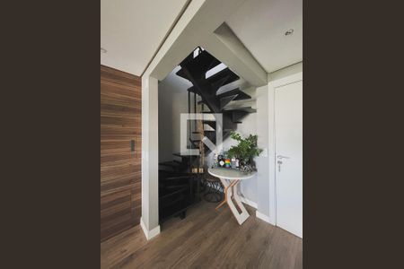 Apartamento à venda com 64m², 1 quarto e 1 vaga Apartamento à venda com 64m², 1 quarto e 1 vagaEscada