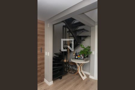 Apartamento à venda com 64m², 1 quarto e 1 vaga Apartamento à venda com 64m², 1 quarto e 1 vagaEscada