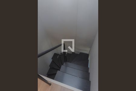 Apartamento à venda com 64m², 1 quarto e 1 vaga Apartamento à venda com 64m², 1 quarto e 1 vagaEscada