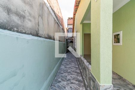Garagem - Acesso lateral de casa para alugar com 2 quartos, 90m² em Irajá, Rio de Janeiro