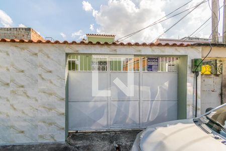 Fachada e placa de casa para alugar com 2 quartos, 90m² em Irajá, Rio de Janeiro