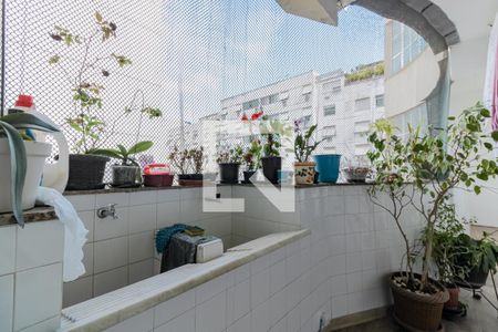 Apartamento à venda com 295m², 3 quartos e 1 vaga Apartamento à venda com 295m², 3 quartos e 1 vagaÁrea de Serviço