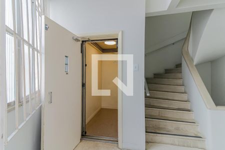 Apartamento à venda com 295m², 3 quartos e 1 vaga Apartamento à venda com 295m², 3 quartos e 1 vagaÁrea de Serviço / Acesso Elevador de Serviço