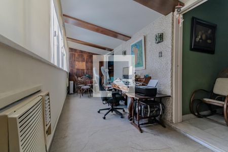 Apartamento à venda com 295m², 3 quartos e 1 vaga Apartamento à venda com 295m², 3 quartos e 1 vagaVaranda