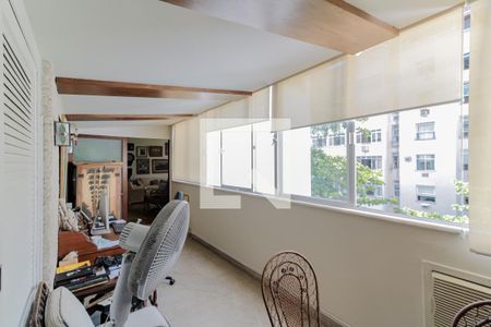 Apartamento à venda com 295m², 3 quartos e 1 vaga Apartamento à venda com 295m², 3 quartos e 1 vagaVaranda