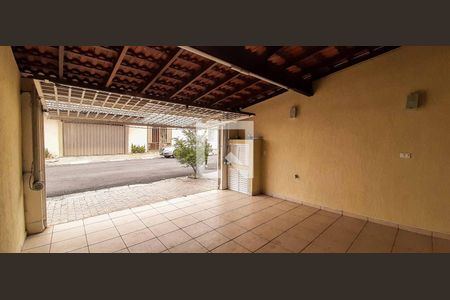 Casa à venda com 25m², 3 quartos e 2 vagas Casa à venda com 25m², 3 quartos e 2 vagasGaragem