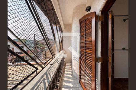 Sacada de casa para alugar com 4 quartos, 240m² em Parque Gerassi, Santo André