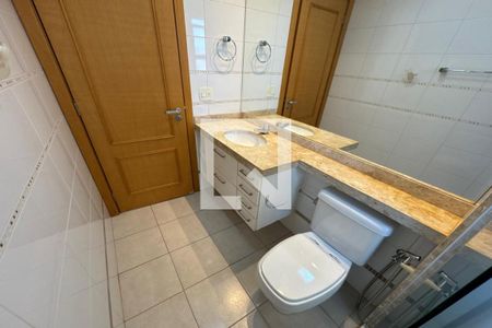 Apartamento para alugar com 138m², 3 quartos e 3 vagasBanheiro da Suíte 02