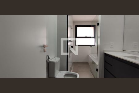 Apartamento para alugar com 299m², 4 quartos e 4 vagasBanheiro 2 da Suíte 1