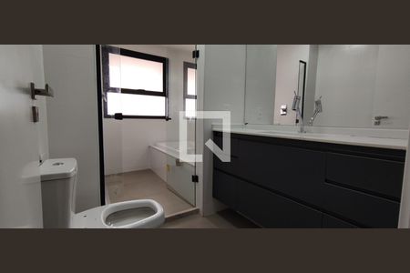 Apartamento para alugar com 299m², 4 quartos e 4 vagasBanheiro 2 da Suíte 1