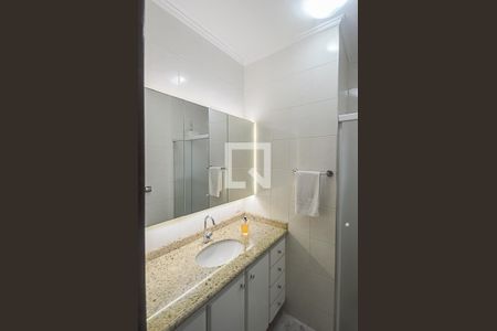 Casa à venda com 143m², 3 quartos e 2 vagas Casa à venda com 143m², 3 quartos e 2 vagasBanheiro