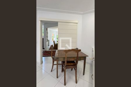 Casa de condomínio à venda com 317m², 3 quartos e 2 vagasCopa