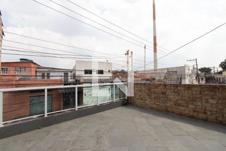 Casa à venda com 200m², 3 quartos e 2 vagas Casa à venda com 200m², 3 quartos e 2 vagasVaranda