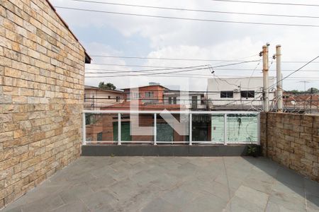Casa à venda com 200m², 3 quartos e 2 vagas Casa à venda com 200m², 3 quartos e 2 vagasVaranda