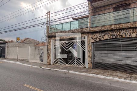 Casa à venda com 200m², 3 quartos e 2 vagas Casa à venda com 200m², 3 quartos e 2 vagasFachada