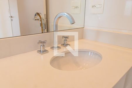 Apartamento à venda com 96m², 2 quartos e 3 vagasBanheiro da Suíte 1