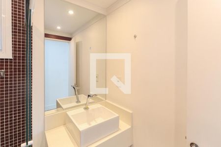 Banheiro de apartamento à venda com 3 quartos, 70m² em Vila Paiva, São Paulo