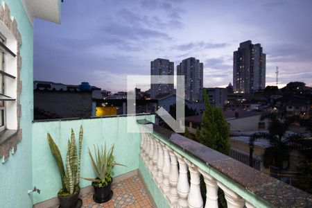 Casa à venda com 180m², 3 quartos e 4 vagas Casa à venda com 180m², 3 quartos e 4 vagasVaranda