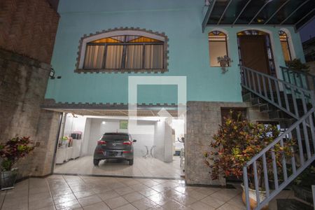Casa à venda com 180m², 3 quartos e 4 vagas Casa à venda com 180m², 3 quartos e 4 vagasGaragem