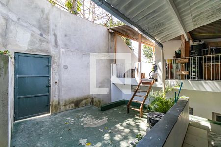 Casa à venda com 90m², 2 quartos e 2 vagasQuintal