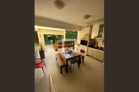 Casa à venda com 350m², 4 quartos e 4 vagasFoto 01