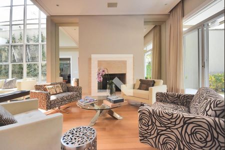 Casa à venda com 4 quartos, 500m² em Fazenda Morumbi, São Paulo