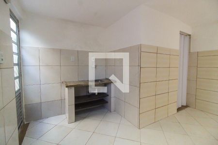 Cozinha de casa para alugar com 1 quarto, 23m² em Conjunto Residencial José Bonifácio, São Paulo