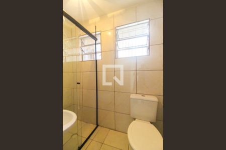 Banheiro de casa para alugar com 1 quarto, 23m² em Conjunto Residencial José Bonifácio, São Paulo