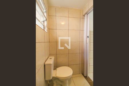 Banheiro de casa para alugar com 1 quarto, 23m² em Conjunto Residencial José Bonifácio, São Paulo