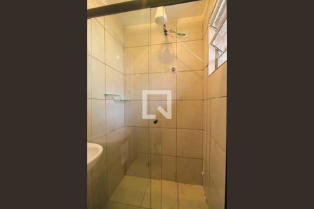 Banheiro de casa para alugar com 1 quarto, 23m² em Conjunto Residencial José Bonifácio, São Paulo