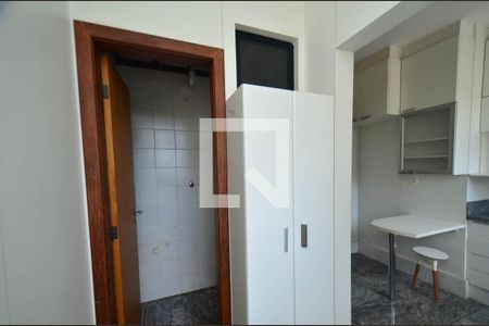 Area serviço de apartamento para alugar com 3 quartos, 88m² em Santo Agostinho, Belo Horizonte