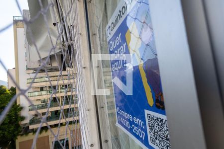 Apartamento à venda com 78m², 3 quartos e 1 vagaPlaca na janela