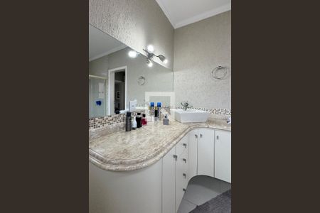 Casa de condomínio à venda com 360m², 5 quartos e 6 vagasBanheiro da Suíte 1