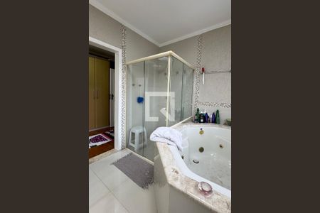 Casa de condomínio à venda com 360m², 5 quartos e 6 vagasBanheiro da Suíte 1