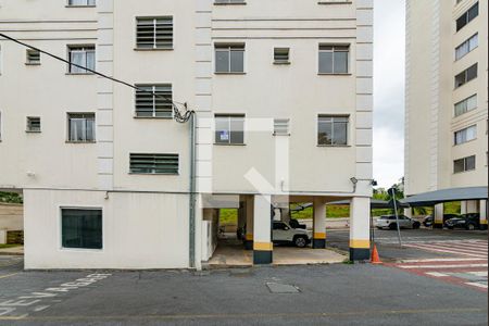 Apartamento para alugar com 45m², 2 quartos e 1 vaga Apartamento para alugar com 45m², 2 quartos e 1 vagaFachada