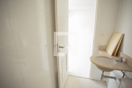 Apartamento à venda com 300m², 3 quartos e 5 vagasBanheiro 