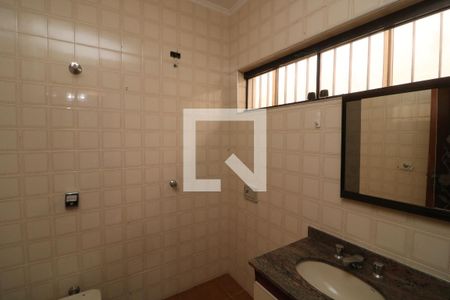 Casa à venda com 300m², 3 quartos e 3 vagasBanheiro da Suíte 2