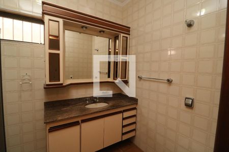 Casa à venda com 300m², 3 quartos e 3 vagasBanheiro da Suíte